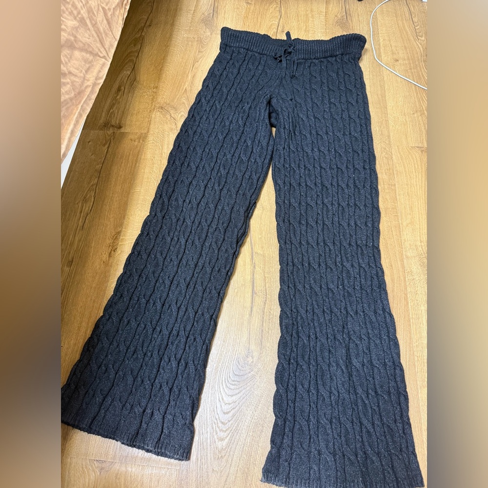Blacked Flared ribbed NA-KD pants, super warm and perfect for winter